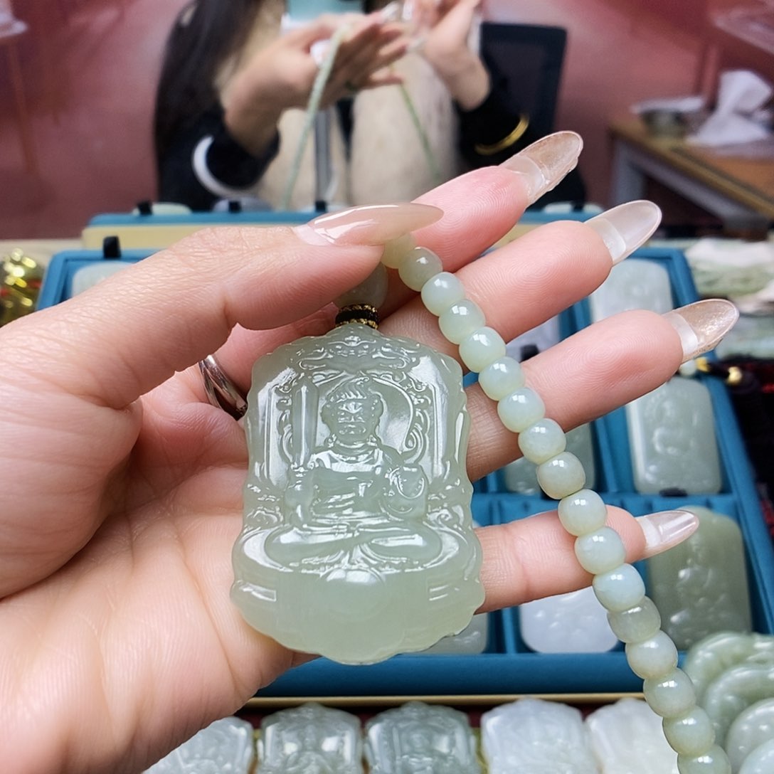 和田玉颈饰未镶嵌沉*