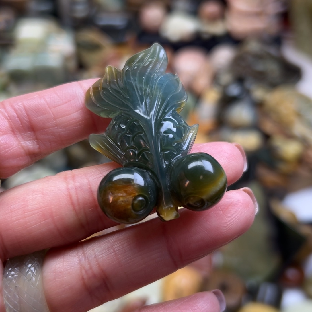 岫玉未镶嵌颈饰花玉兰金鱼