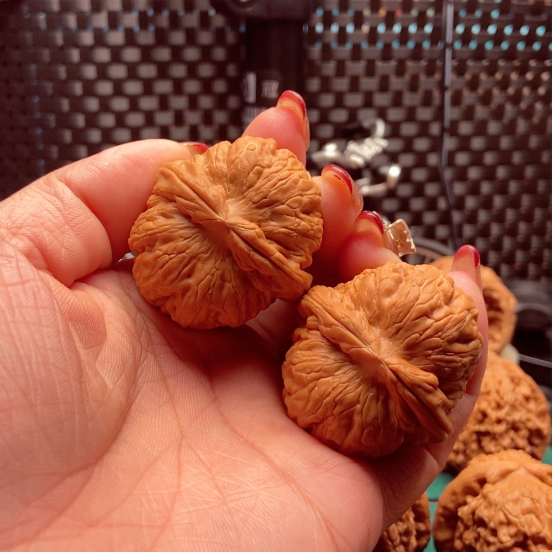 文玩核桃吊坠平谷元宝42已打底