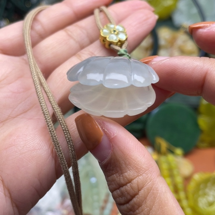 翎***龙蛇纹石玉未镶嵌颈饰