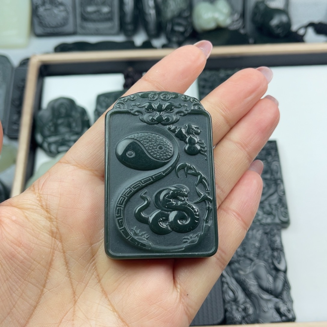 和田玉未镶嵌颈饰