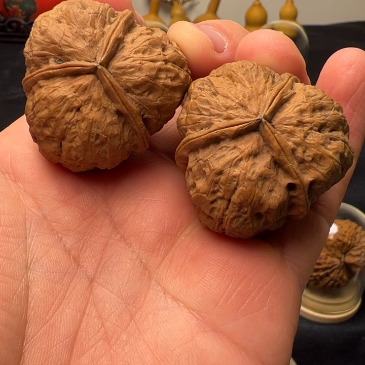 文玩核桃把件疙瘩包三棱39mm