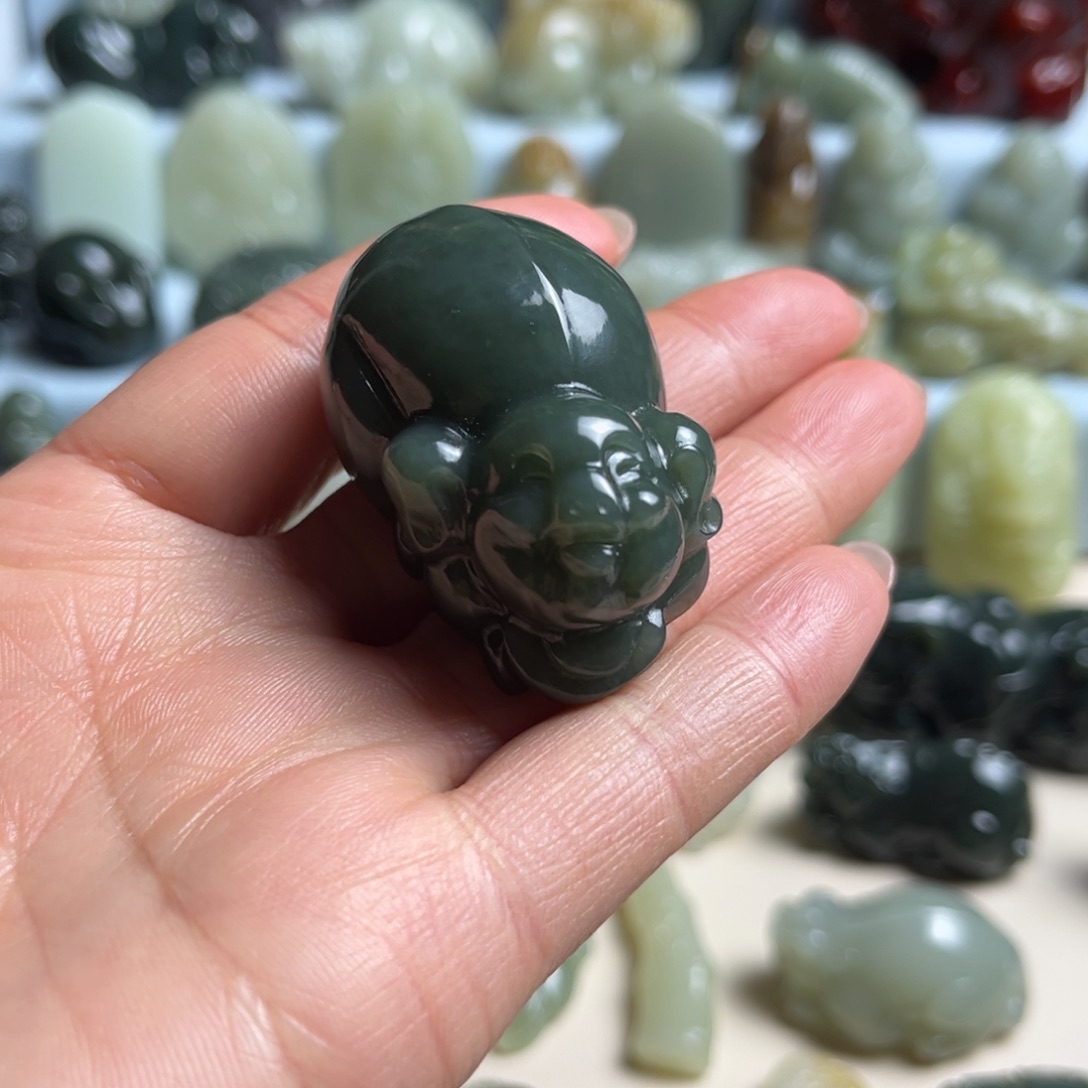 和田玉未镶嵌把件