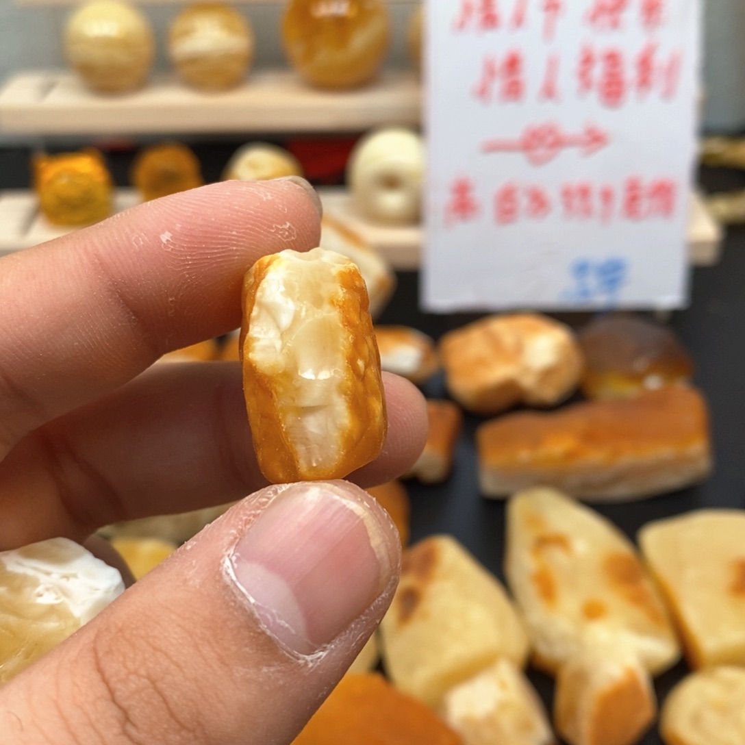 定制琥珀未镶嵌干****花天然蜜蜡原石加工不退不换