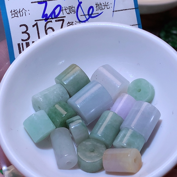 浅***茶翡翠未镶嵌颈饰在