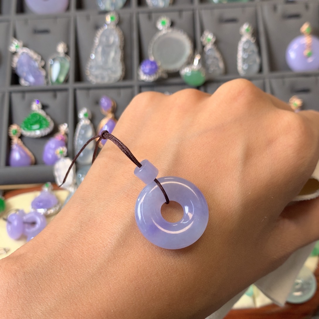 翡翠颈饰未镶嵌裸石