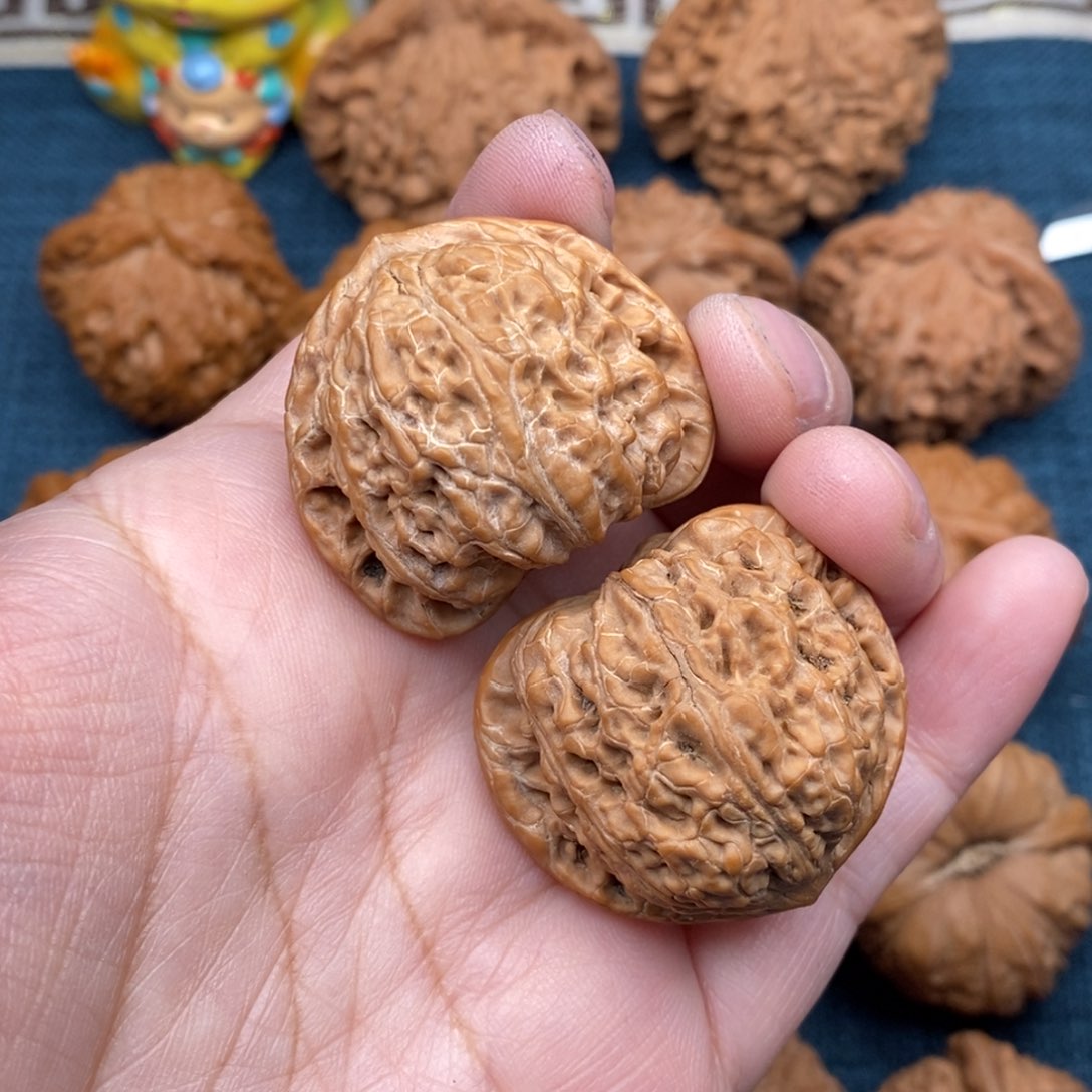 文玩核桃把件35精品红宝石狮子头