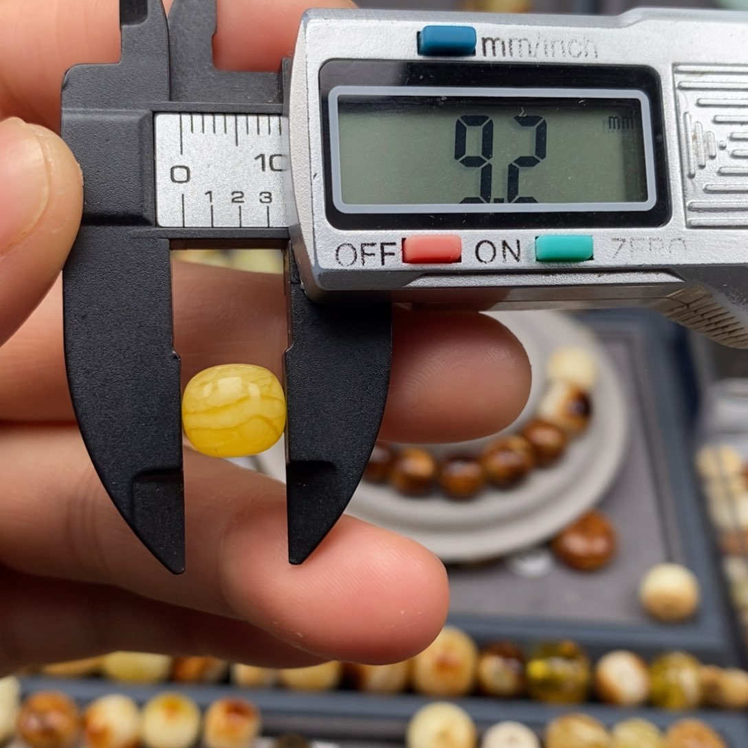 蜜蜡珠宝奇石未镶嵌