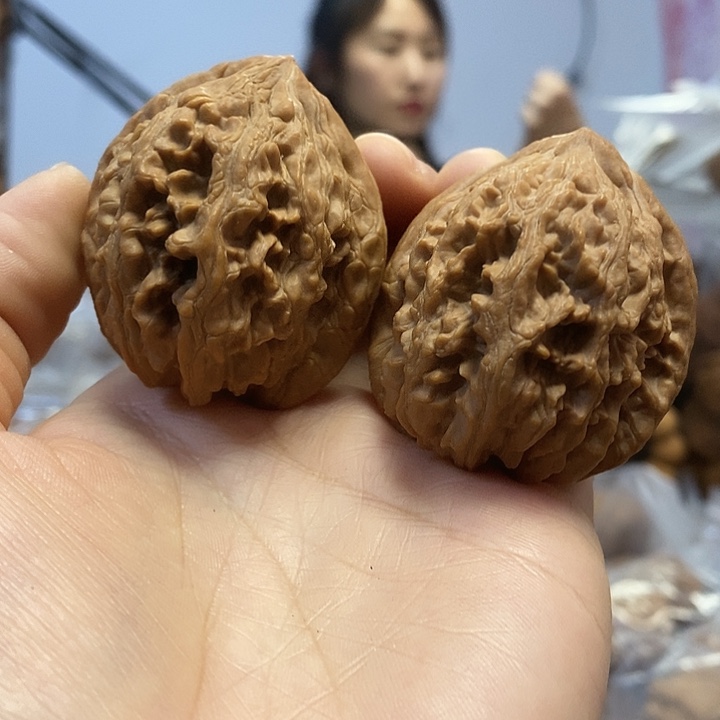 文玩核桃把件43大古石红皮