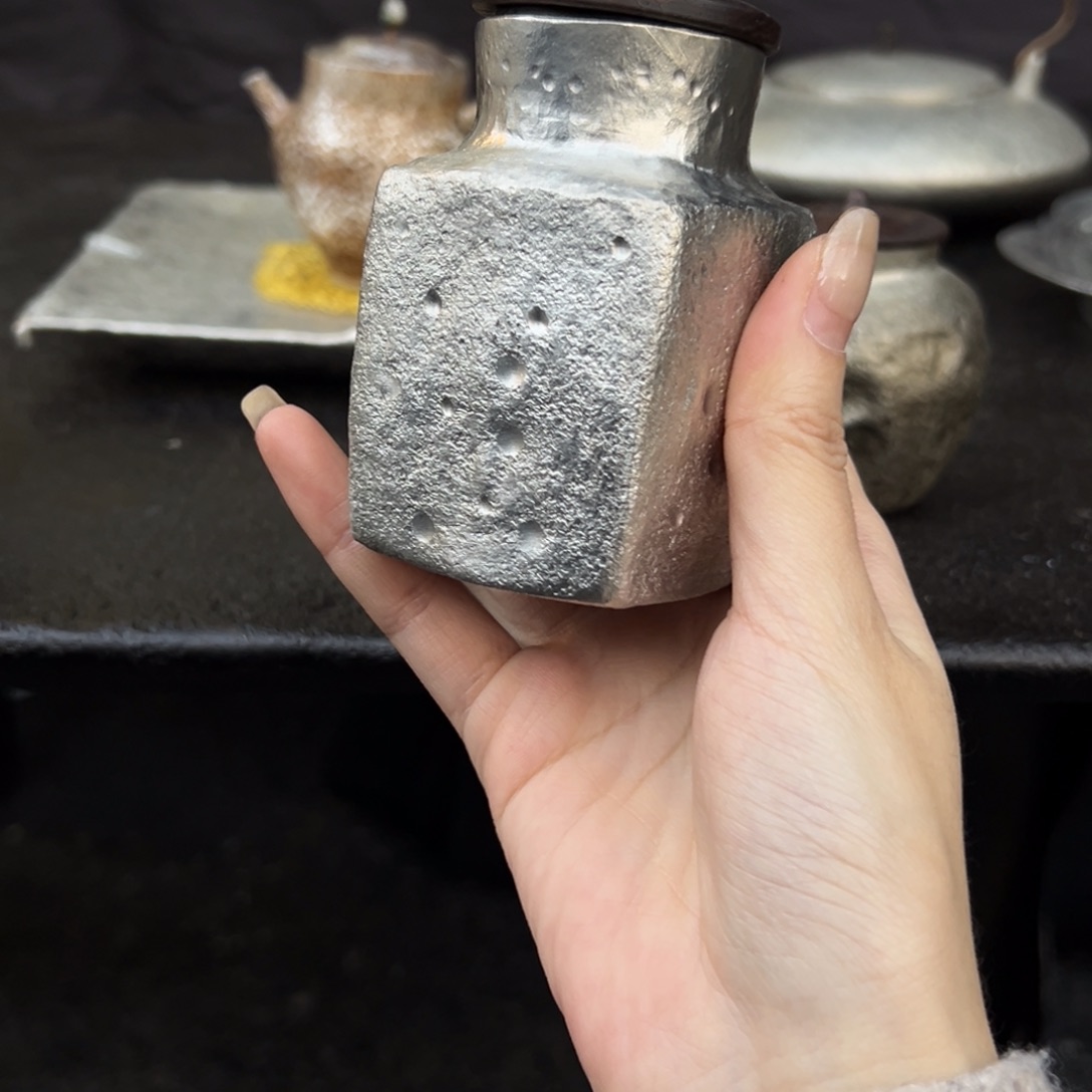 陶瓷。     陶瓷。      