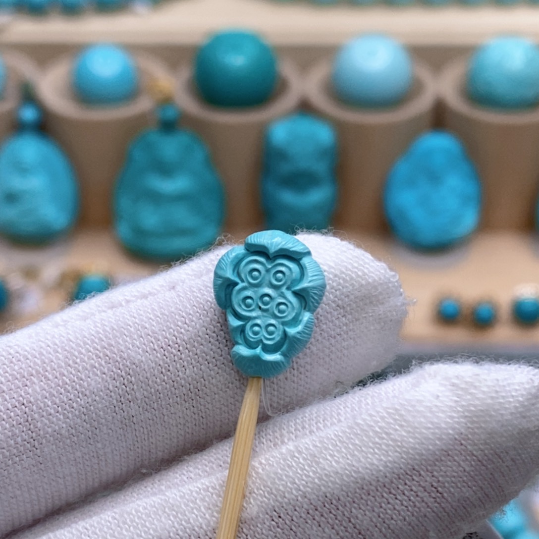 用***8绿松石未镶嵌珠宝奇石