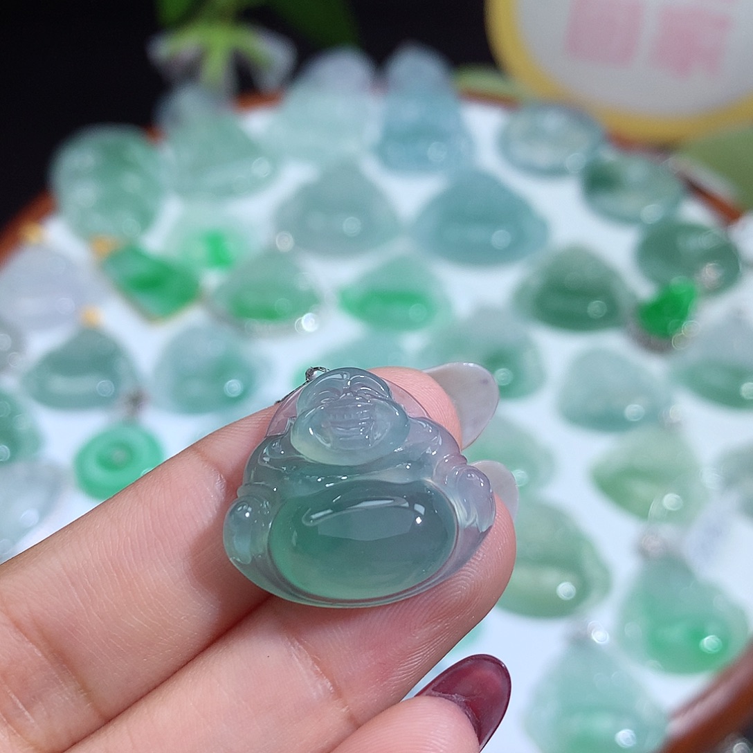 翡翠未镶嵌颈饰佛公