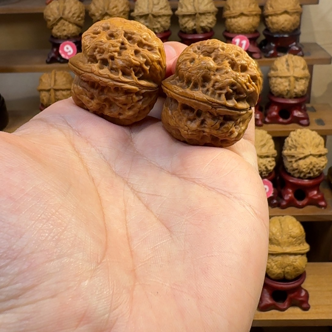 铁核桃把件鬼虎金蟾