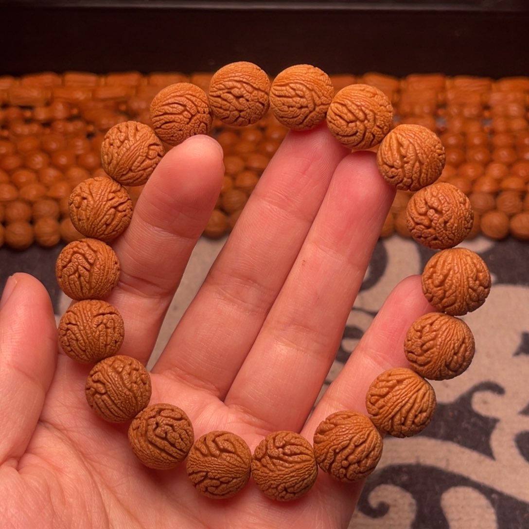 吊坠桃核龙纹绣球14+