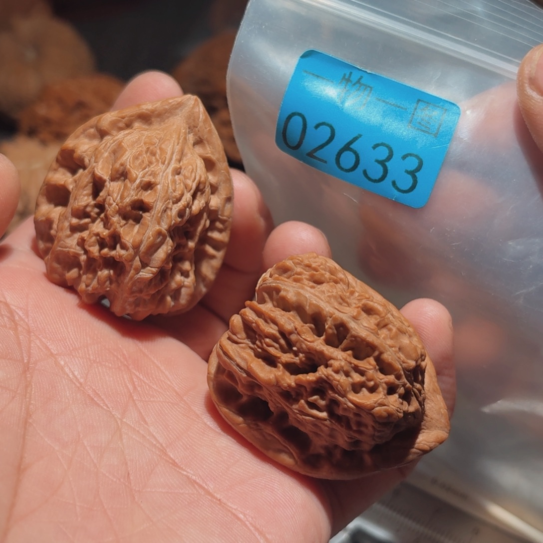 文玩核桃把件赤龙鸡心