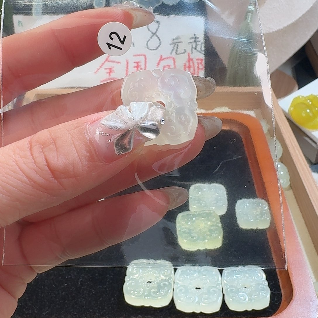 蛇纹石玉颈饰合金精美礼品