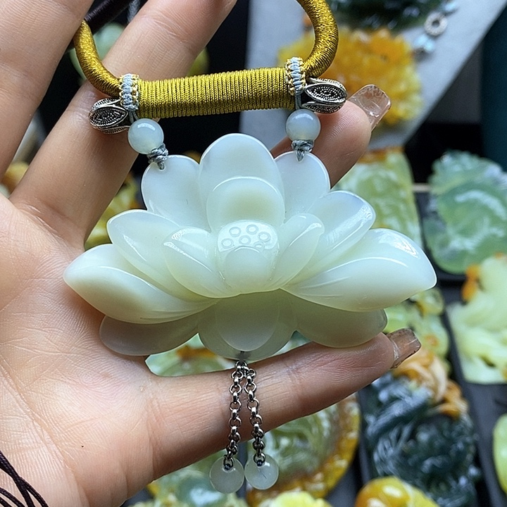 蛇纹石玉挂件未镶嵌