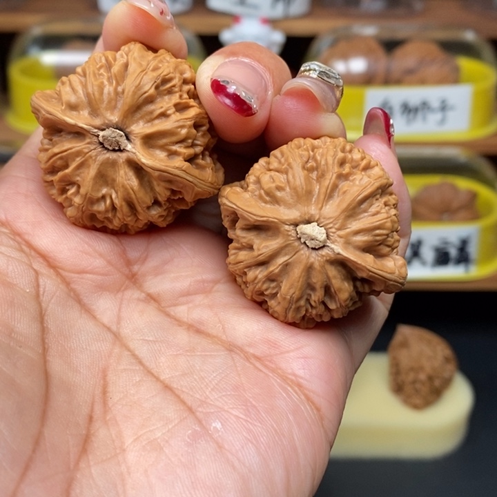 文玩核桃吊坠高38全品宫灯