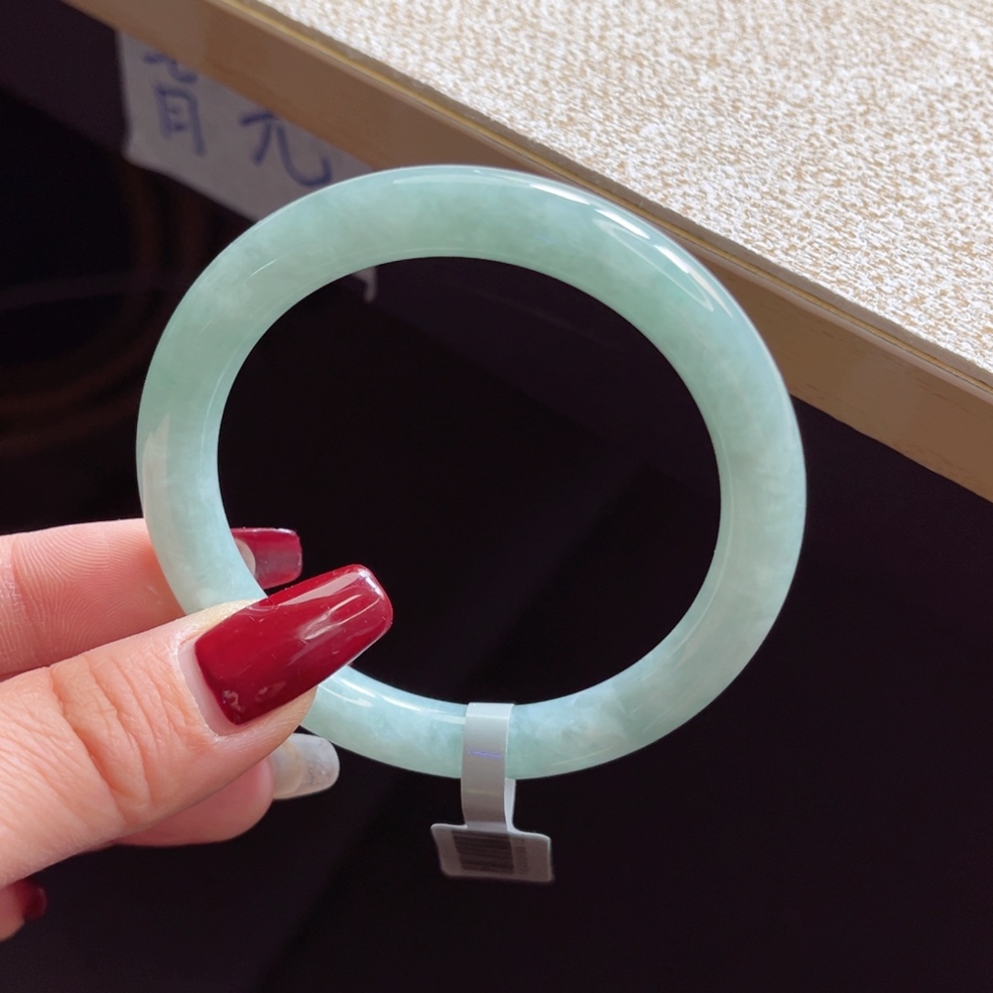 翡翠手镯未镶嵌手镯