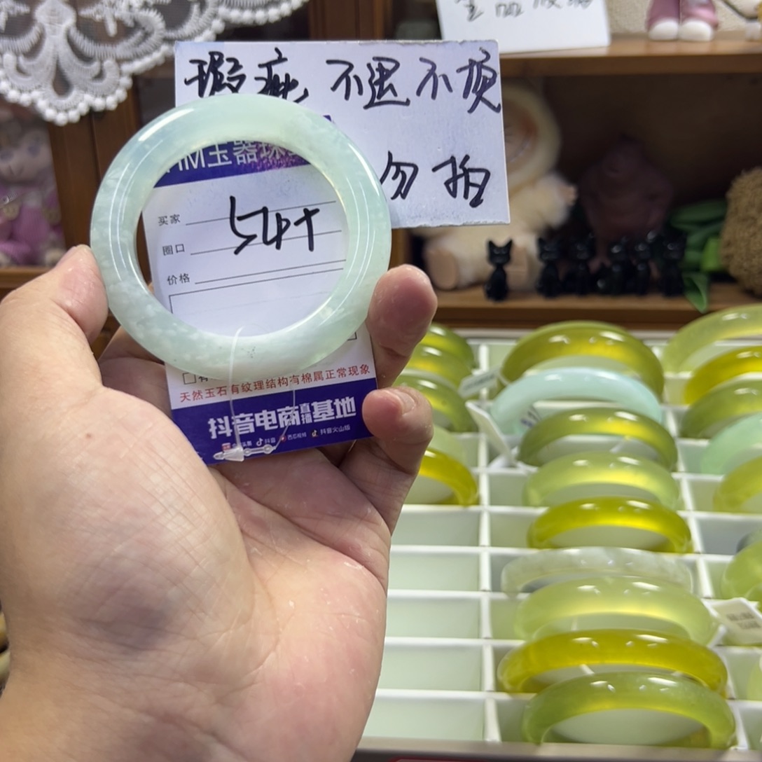 蛇纹石玉未镶嵌手镯500