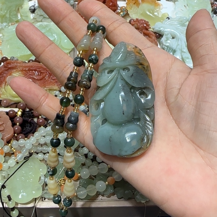 蛇纹石玉未镶嵌吊坠