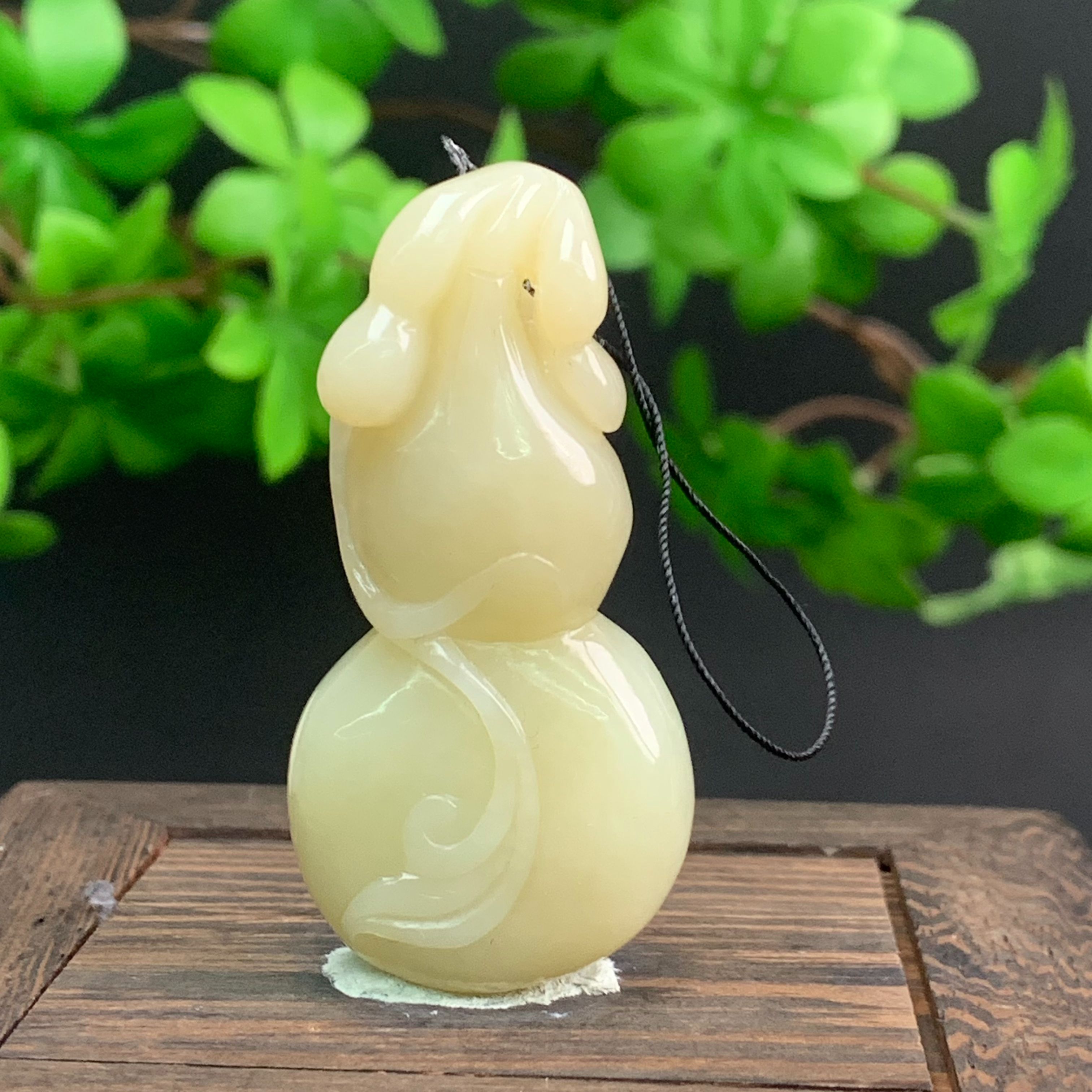 S066珠宝玉石精选和田玉吊坠