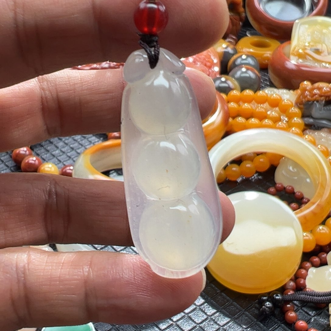 石英质玉未镶嵌颈饰