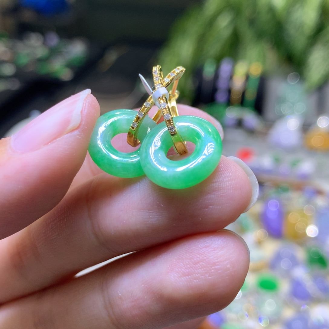 颈饰18K金镶嵌翡翠