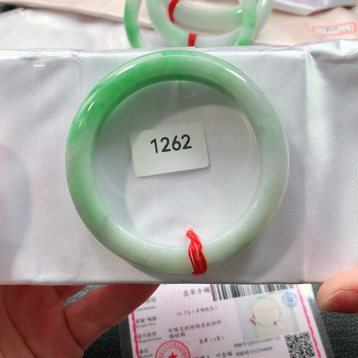 翡翠手镯未镶嵌天然翡翠手镯