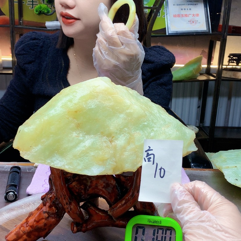 【闪购商品】未镶嵌蛇纹石玉原石四*