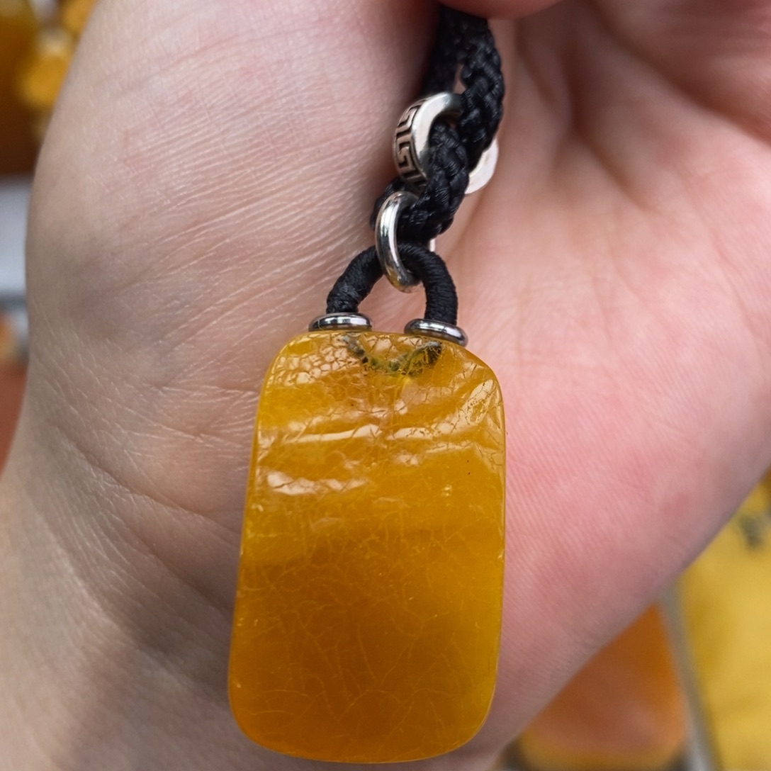 琥珀吊坠(赠链)未镶嵌