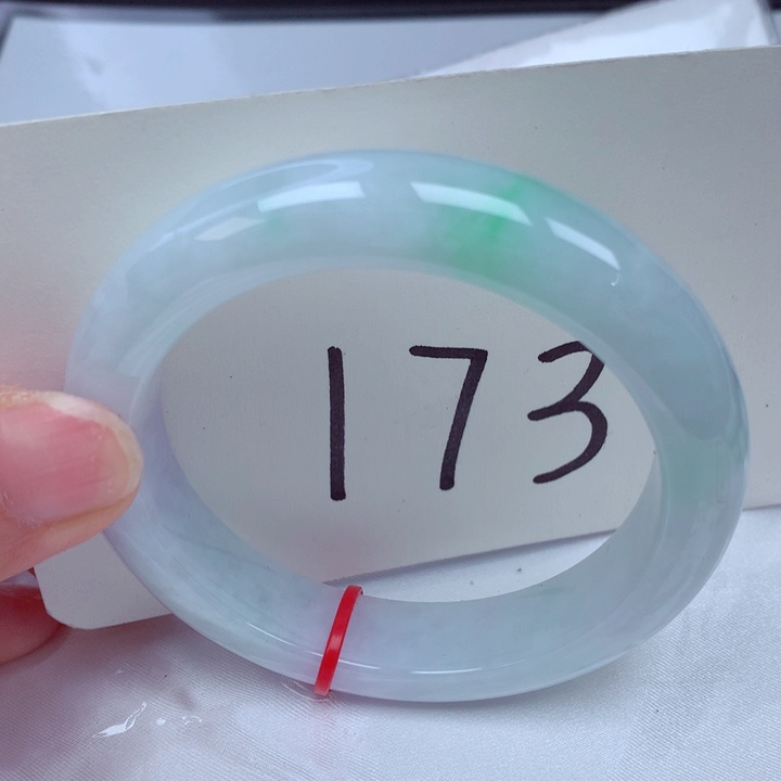 翡翠手镯未镶嵌翡翠