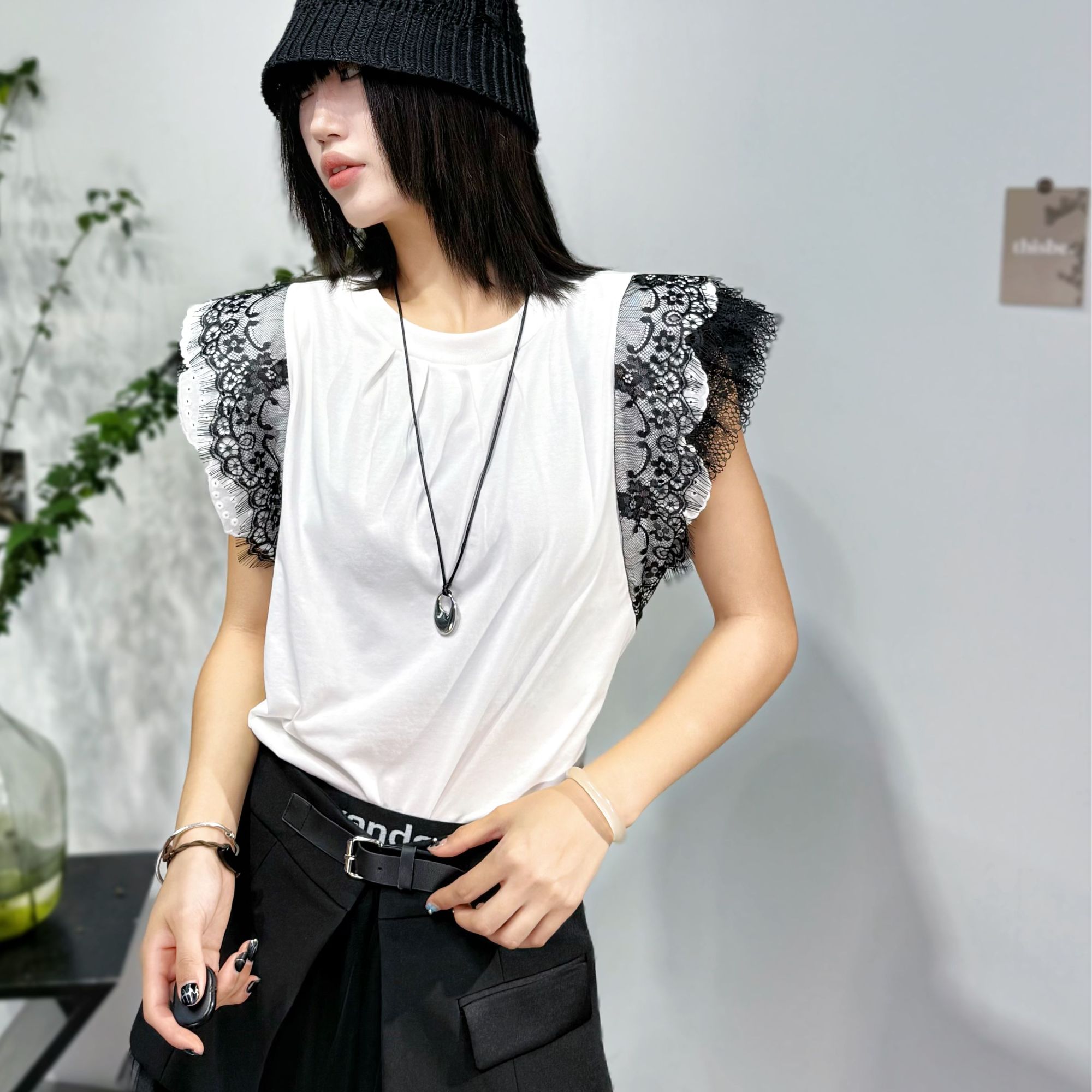 6858#欧货2025年夏镂空花边蕾丝拼接圆领飞飞袖无袖T恤女上衣