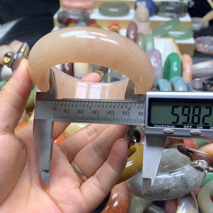 未镶嵌手镯石英质玉