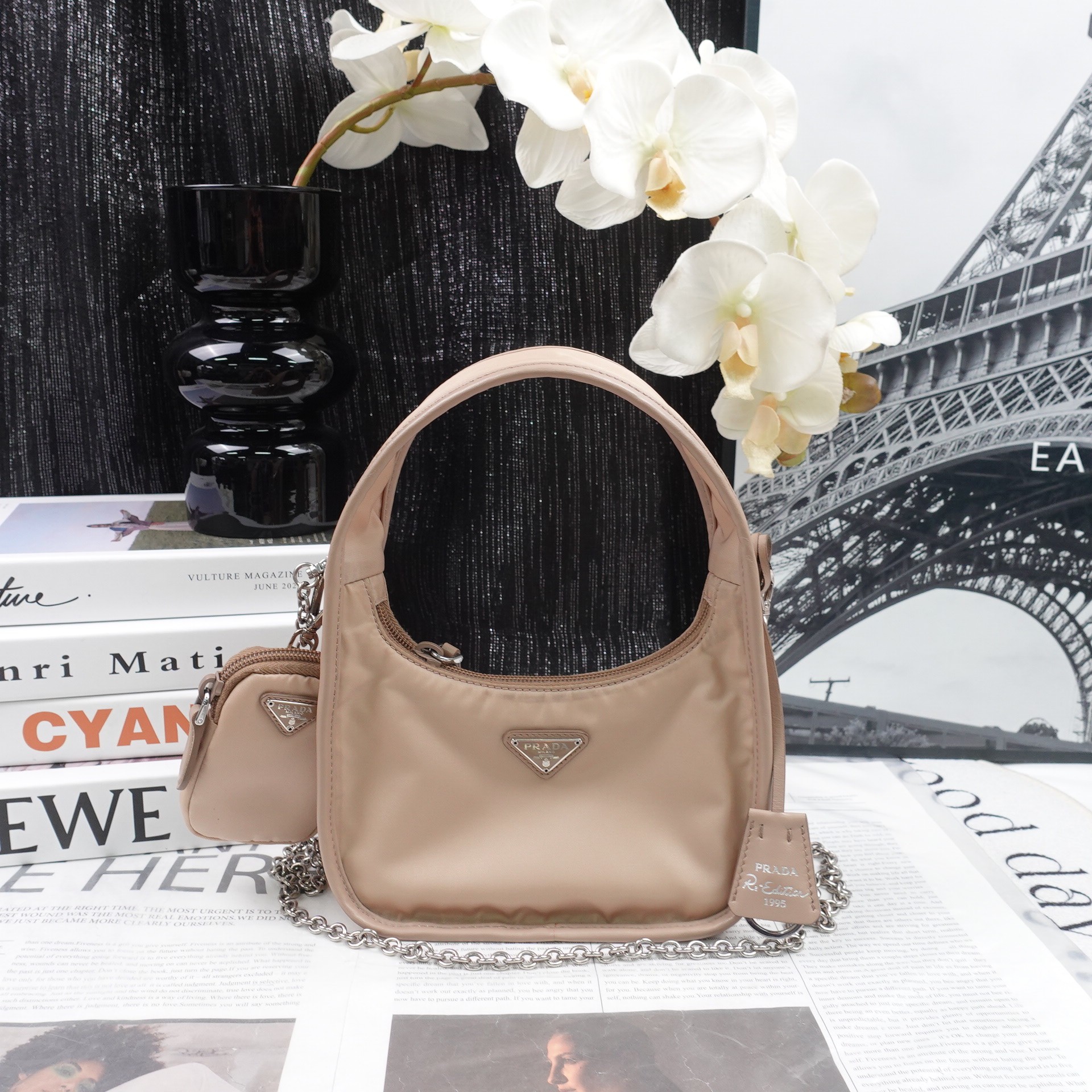 95新 Prada/普拉达 奶茶色手提包T10264952