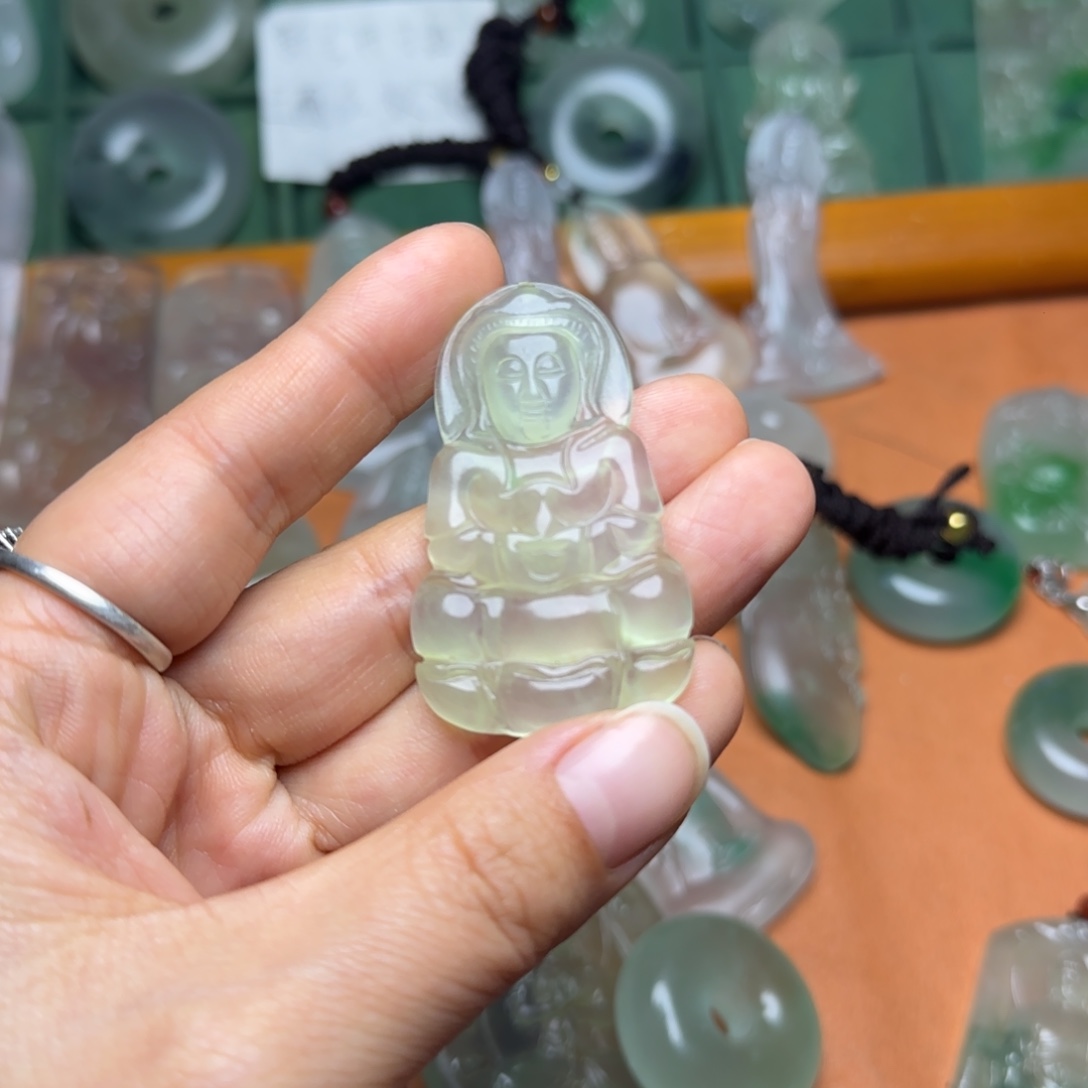 翡翠未镶嵌颈饰翡翠观音