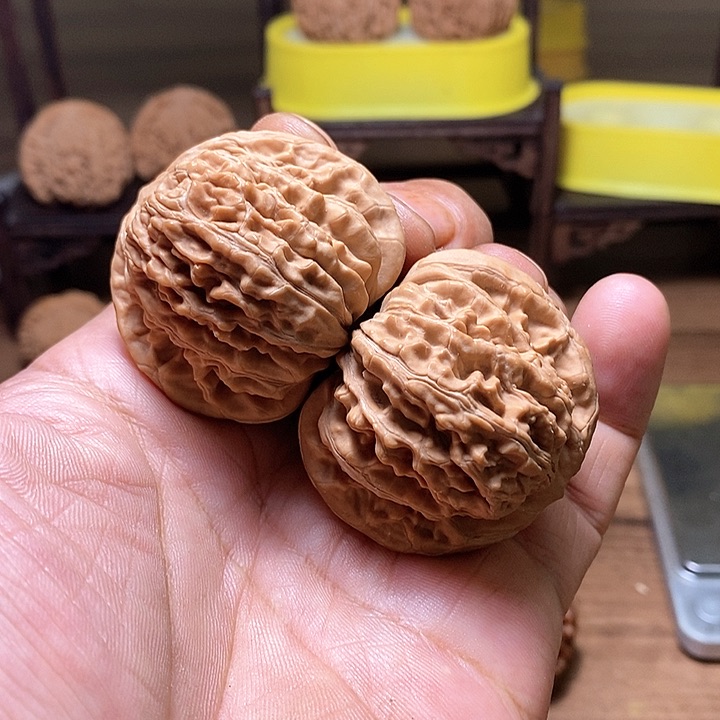 文玩核桃吊坠43.5尺，四座楼狮子头