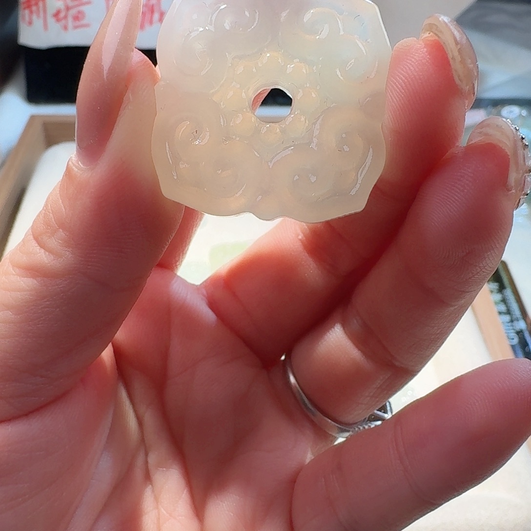 蛇纹石玉颈饰合金精美礼品