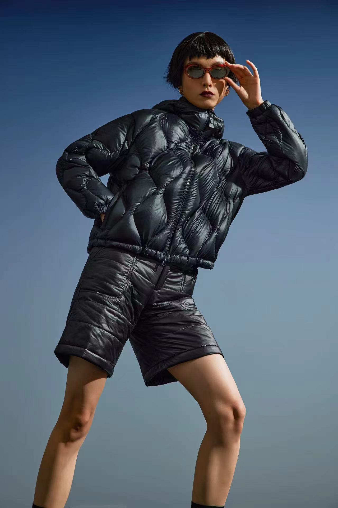 90鸭绒连帽通勤羽绒服2025年冬季品牌折扣女装新款107