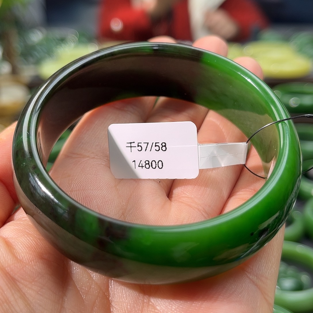 和田玉（碧玉）未镶嵌手镯