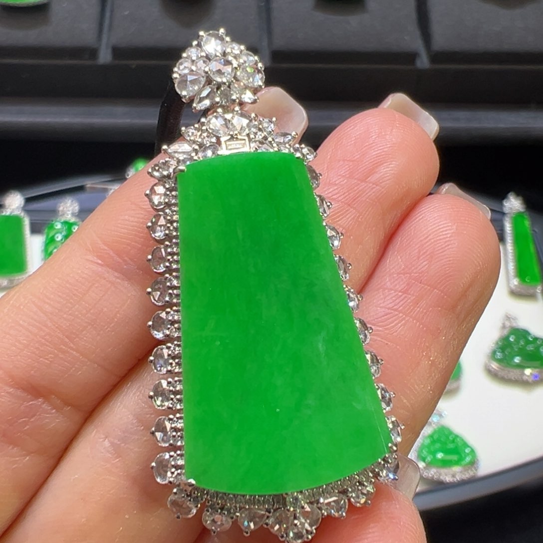 翡翠颈饰18K金镶嵌收到货48小时鉴赏期