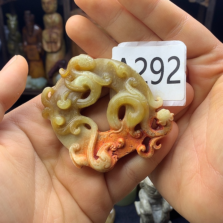 长***鬼和田玉未镶嵌颈饰