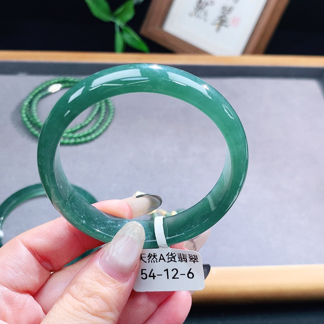 翡翠手镯（圆镯）未镶嵌