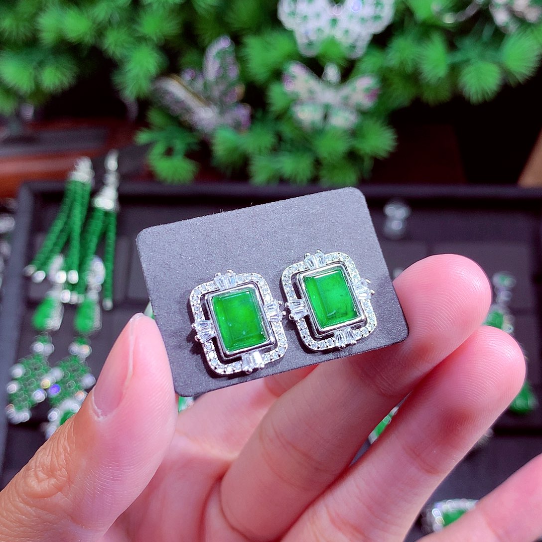 颈饰未镶嵌翡翠天然