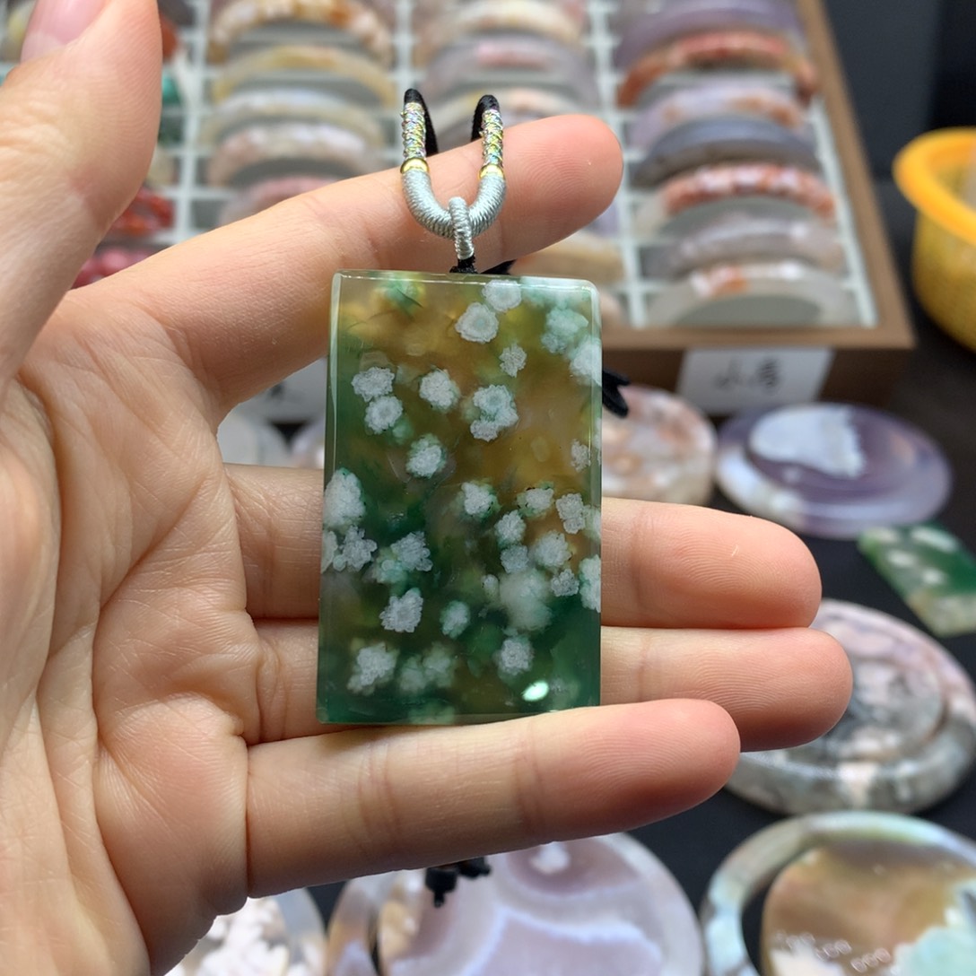 【闪购商品】玛瑙/玉髓手镯未镶嵌静**春