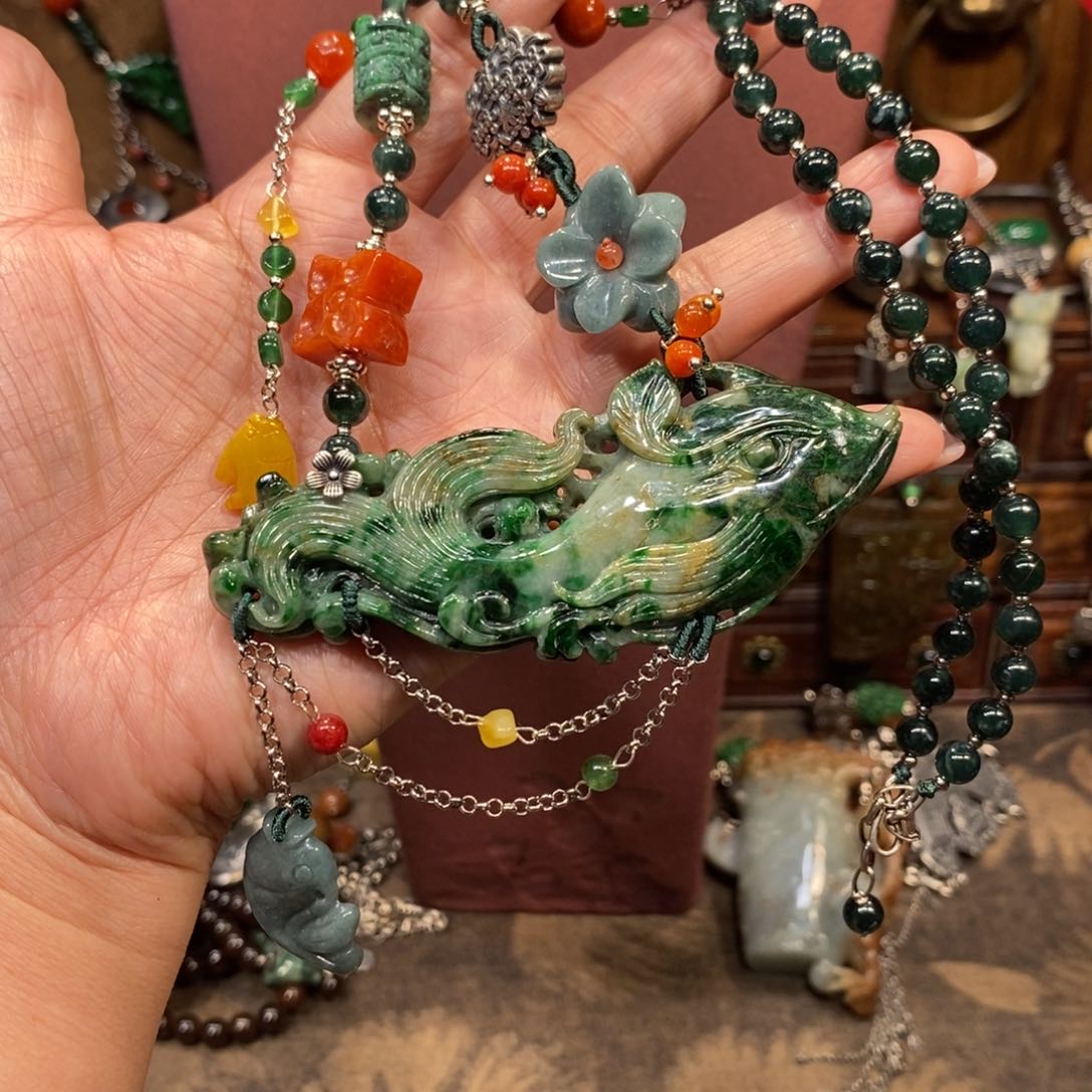 翡翠吊坠(赠链)未镶嵌