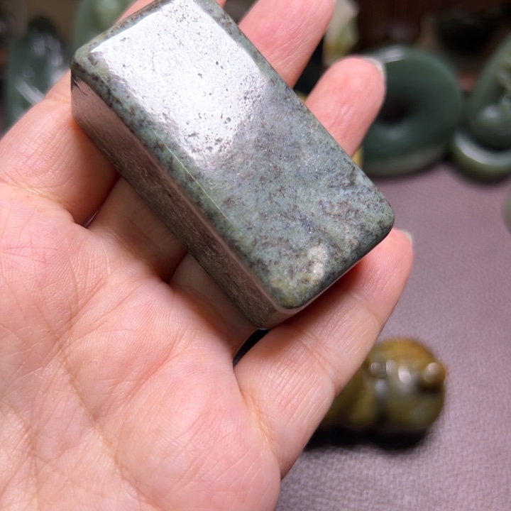 颈饰未镶嵌岫岩河磨玉（透闪石质玉）