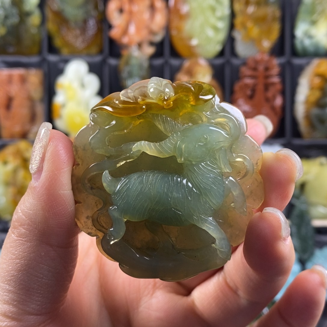 蛇纹石玉颈饰合金