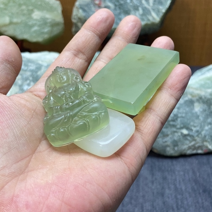 蛇纹石玉未镶嵌岫玉精品高端原料