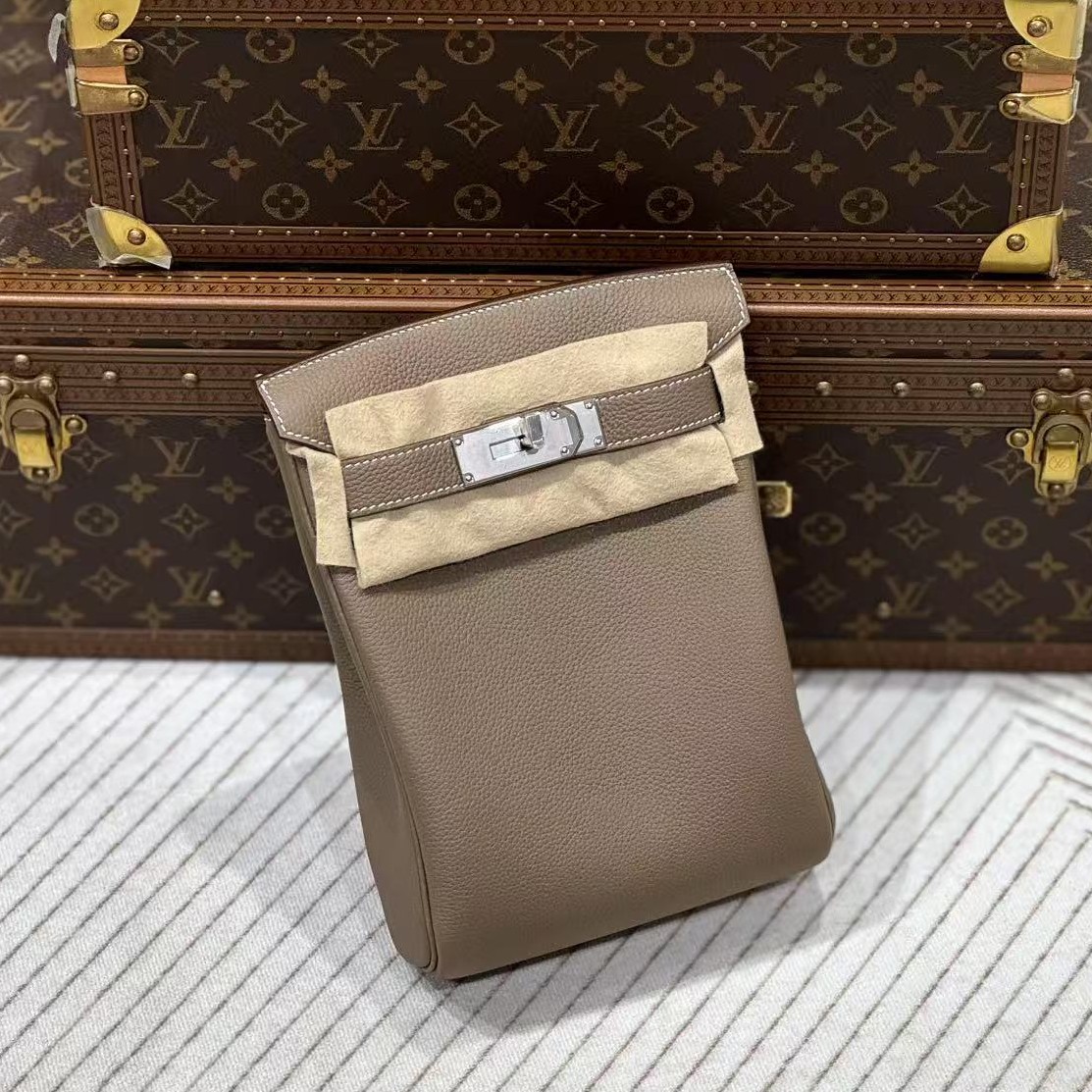 未使用 Hermes/爱马仕 昊哥/大象灰银扣Hac a dos包